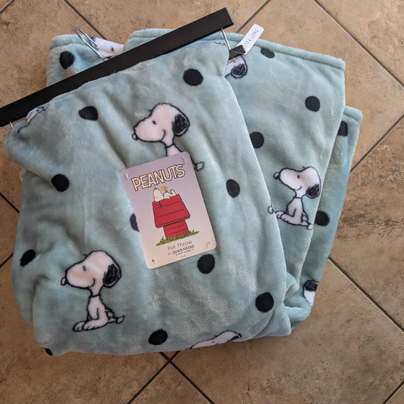 Cozy Peanuts throw blanket - Picture 1 of 3